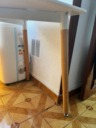 Mesa de comedor blanca y madera URGENTE MUDANZA.