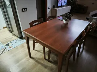Mueble de comedor de madera y cristal y mueble tv