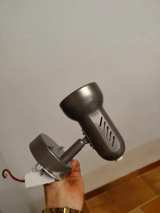 Aplique de pared metálico plateado