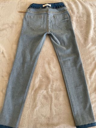 Pantalones vaqueros niña con rotos y tacha
