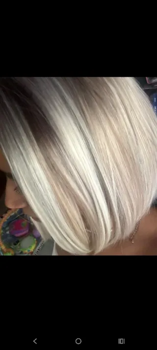 Peluca rubia lisa corta