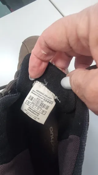 Botas de montaña marrones usada solo una ve