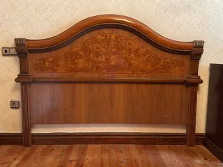 Cabecero de madera estilo clásico