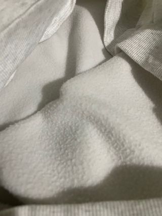 Sudadera gris con cremallera