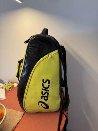 Paletero Asics Negro y Amarillo Usado