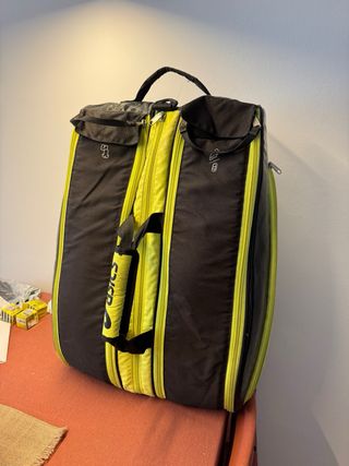 Paletero Asics Negro y Amarillo Usado