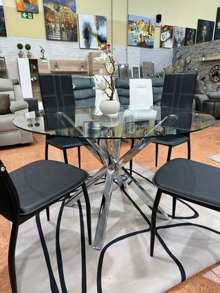 Mesa de cristal redonda con 4 sillas
