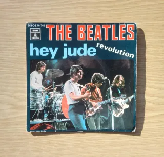 The Beatles - Hey Jude / Revolution Single 1968. de segunda mano