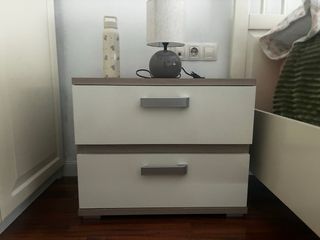 Mesitas de noche y cómoda