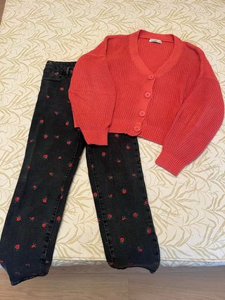 Conjunto vaquero estampado y cárdigan