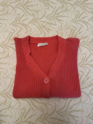 Conjunto vaquero estampado y cárdigan