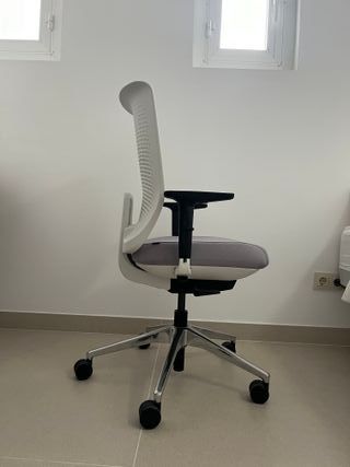 Silla de oficina Actiu blanca