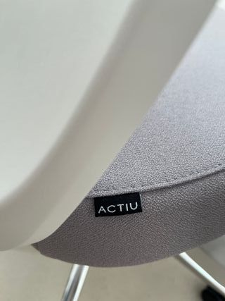 Silla de oficina Actiu blanca