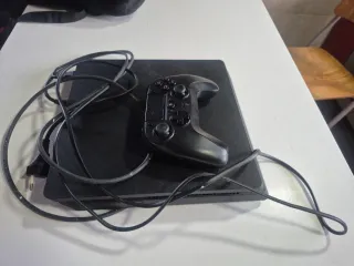 Consola Sony PS4 Negra + Mando