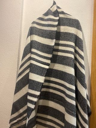 Bufanda Zara Rayas Blanco y Negro