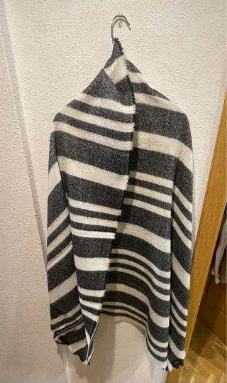 Bufanda Zara Rayas Blanco y Negro