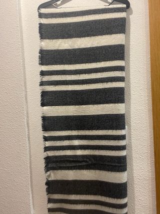 Bufanda Zara Rayas Blanco y Negro