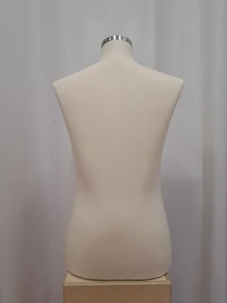 Busto maniquí hombre entelado