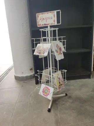 Expositor giratorio para postales