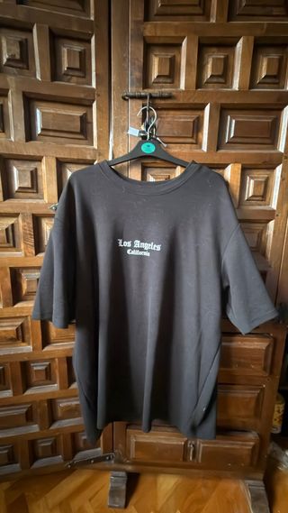 Zapatillas de dinosaurio verdes sin usar.