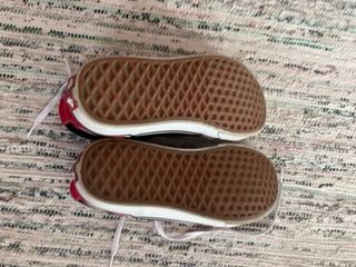 Botas Vans Negras y Rojas