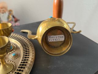 Set di teiera e bicchieri con vassoio