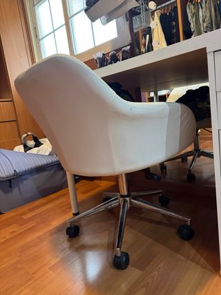 Silla de oficina blanca
