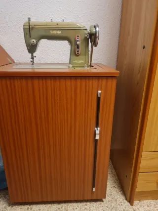 Máquina de coser Sigma antigua