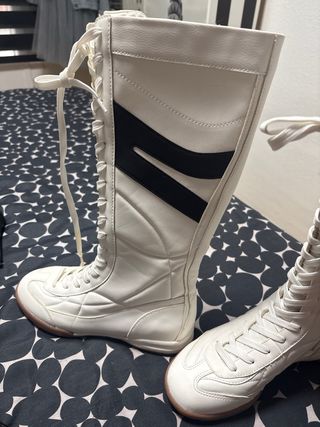 Botas altas blancas con cordones