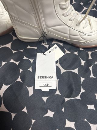 Botas altas blancas con cordones