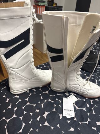 Botas altas blancas con cordones