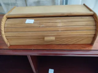 Cesto de pan de madera vintage