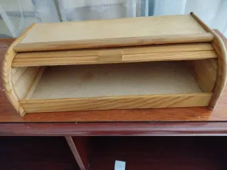 Cesto de pan de madera vintage