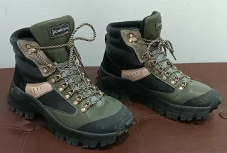 Botas Stradivarius verdes y negras