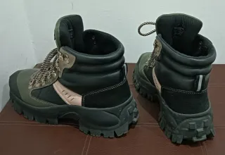 Botas Stradivarius verdes y negras