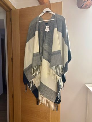 Poncho Foulard Bufanda Gris y Blanco