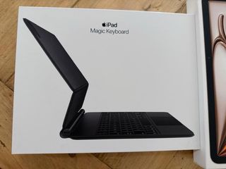 iPad Air 11” M2 256GB + Magic Keyboard