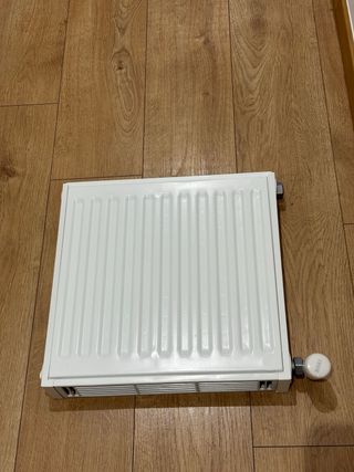 Radiador agua 40x40cm blanco