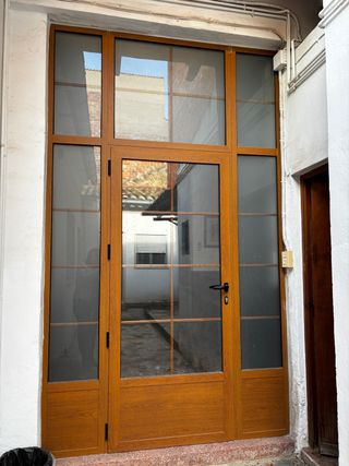 Puerta aluminio marrón 2,90m x 1,75m