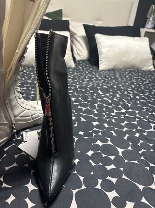 Botas tacón fino con  divinas!!!