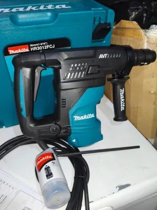 Martillo Makita HR3012FCJ 1050w 3.9j