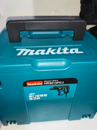 Martillo Makita HR3012FCJ 1050w 3.9j