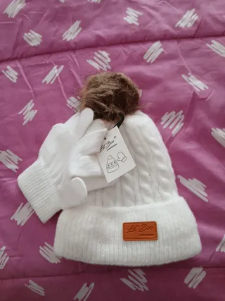Gorro y guantes blancos Lil Boo para niños