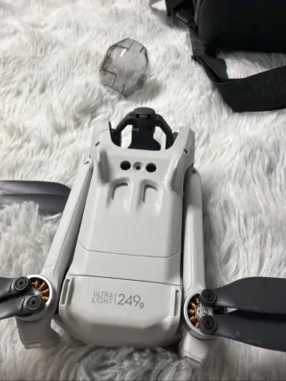 Dron DJI Mini 3 Pro Fly More Combo