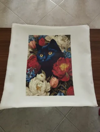 Fodera cuscino gatto nero fiori