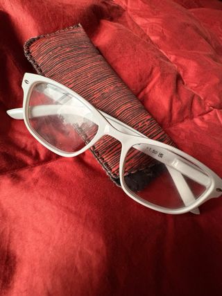 Occhiali da lettura Zippo bianchi + custodia rossa