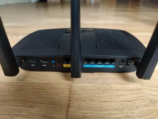 Router Wi-Fi Negro Linksys EA7500 V2 con OpenWRT