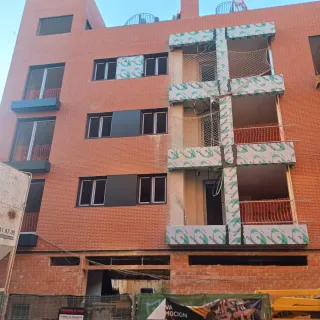 Se ofrece trabajo Fachadas ventiladas para edifici