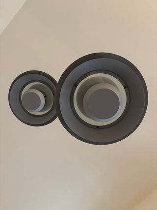 Lámpara colgante diseño metal gris. Luz calida.