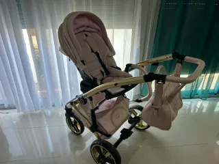 Carrito de bebé rosa y dorado